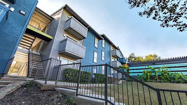 Commercial Real Estate Investment Fund 3 Linear on Esperanza in Dallas, TX